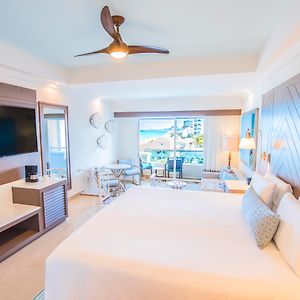 Junior Suite 1 King Bed Ocean View